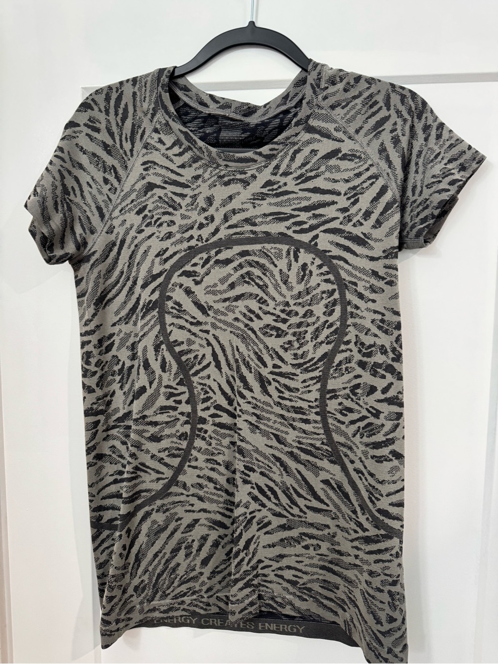 Lululemon Swiftly Tech Short-Sleeve Shirt 2.0 Hip Length Zebra tan/black Size 10
